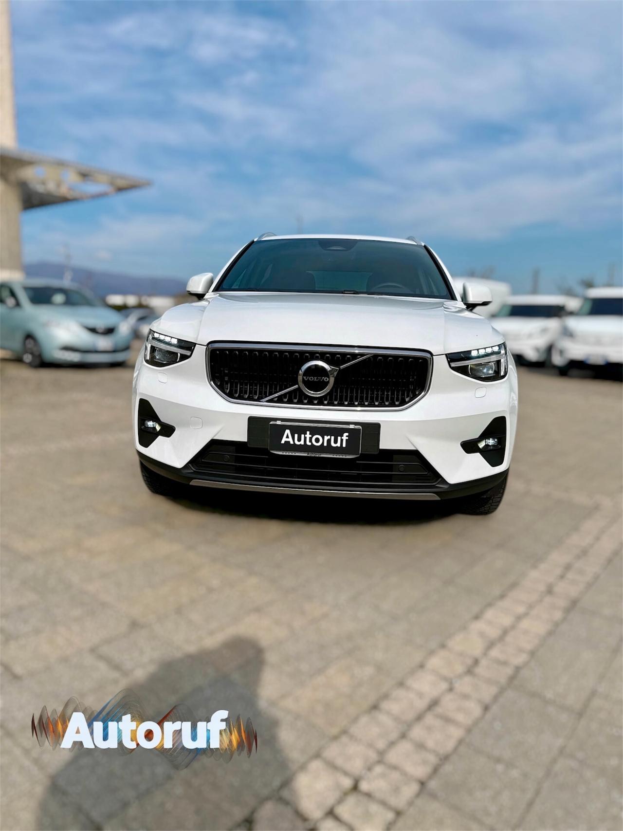 Volvo XC40 Mild Hybrid B3 163cv Crystal White 2025