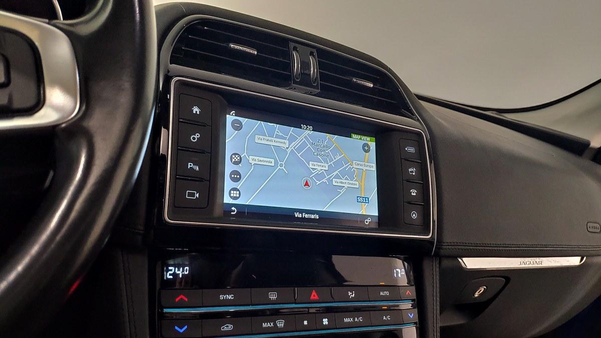 JAGUAR F-Pace SOLO PER COMMERCIANTI AUTO SENZA GARANZIA