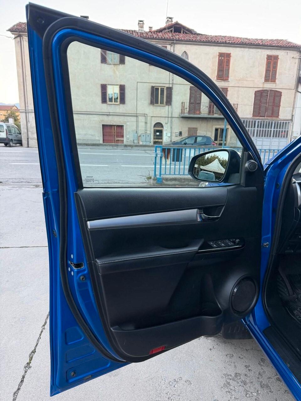 Toyota Hilux 2.4 D-4D 4WD 4 porte Double Cab Comfort