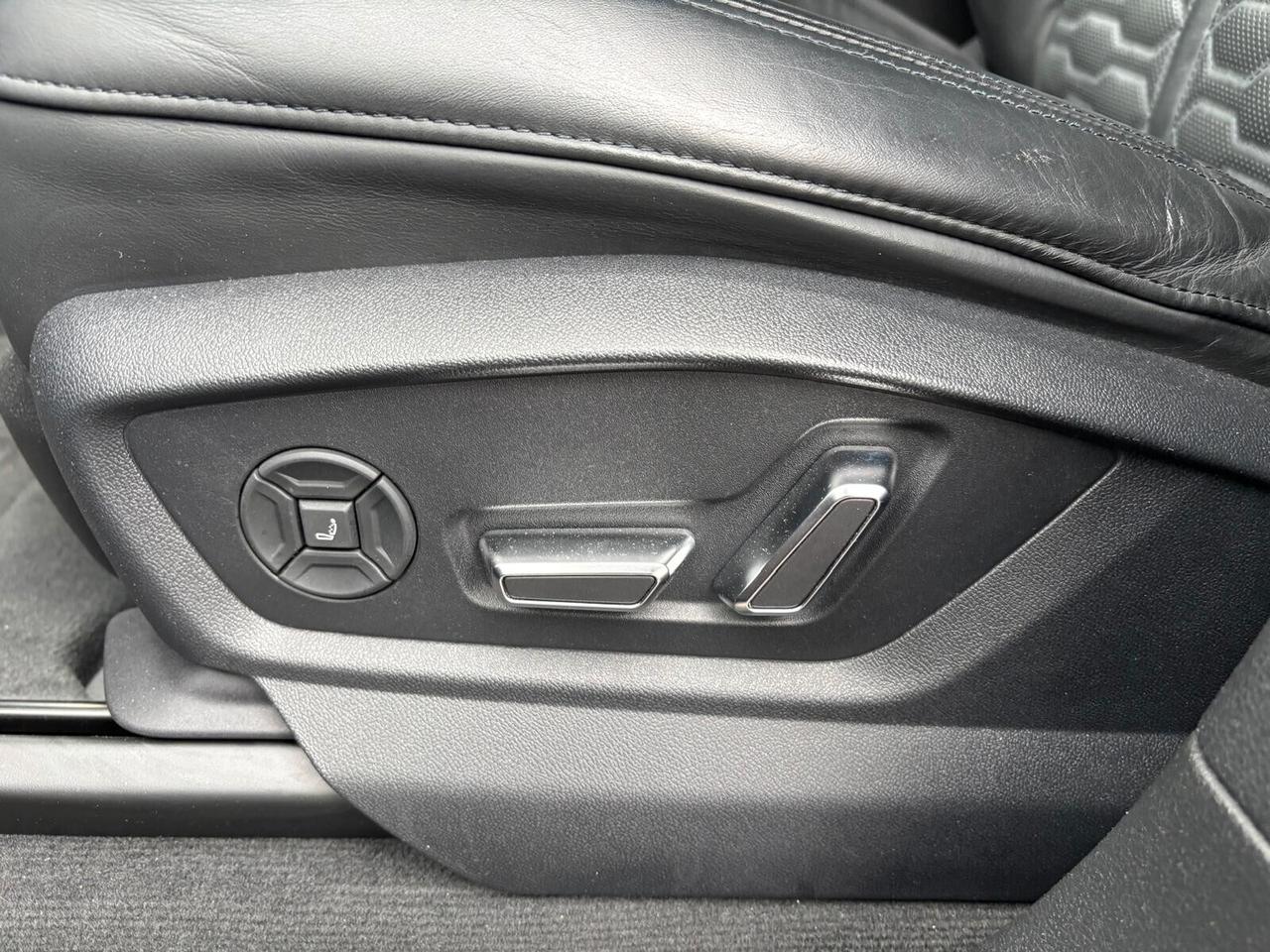 Audi Q8 RS TFSI V8 quattro tiptronic