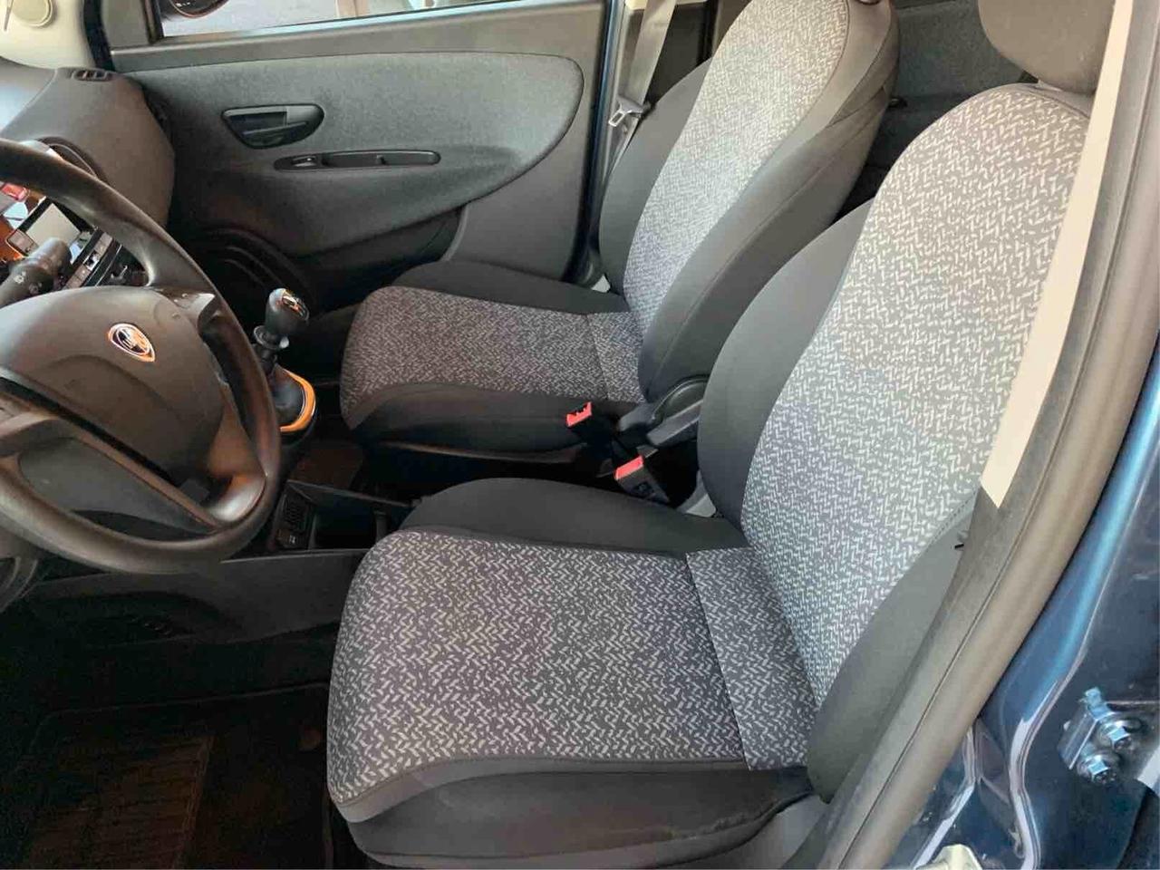 Lancia Ypsilon 1.0 Hybrid