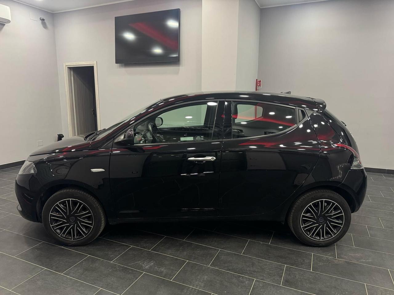 Lancia Ypsilon 1.0 FireFly 5 porte S&S Hybrid Ecochic UnYca