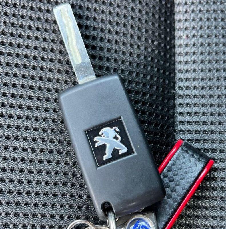 Peugeot 207 1.6 VTi 120CV CC Féline