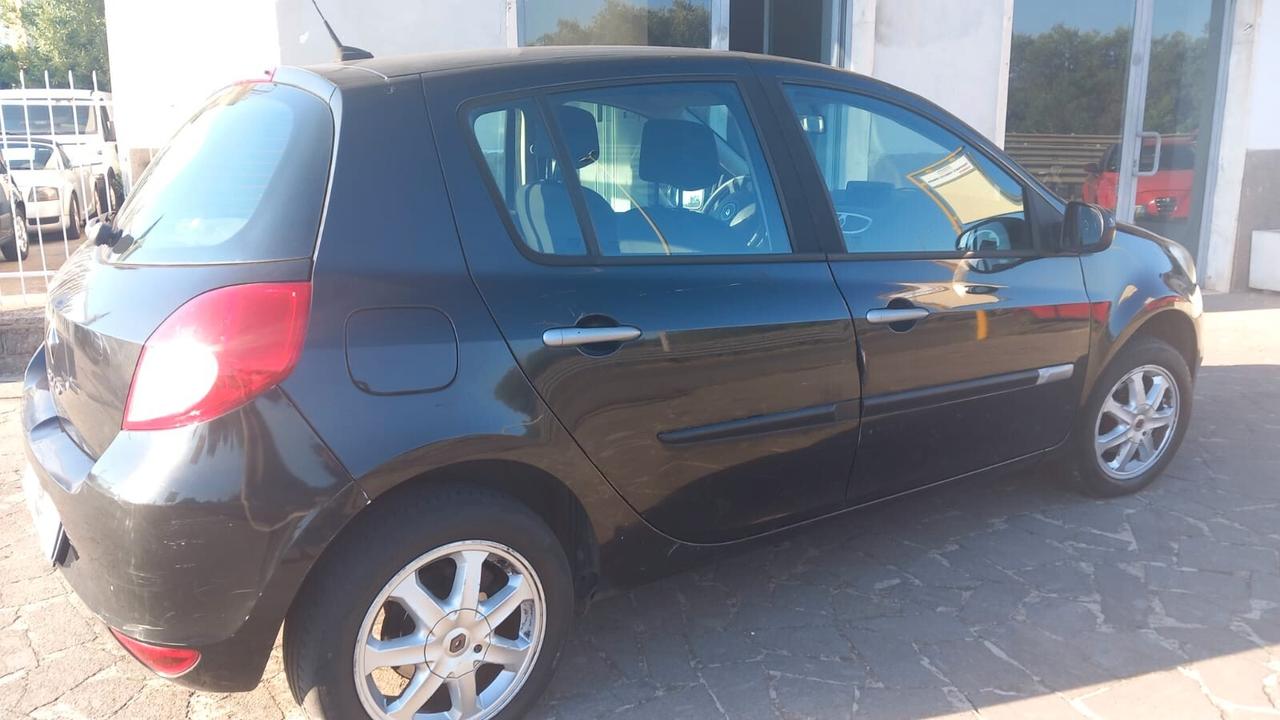 Renault Clio 1.2 16V 5 porte Dynamique