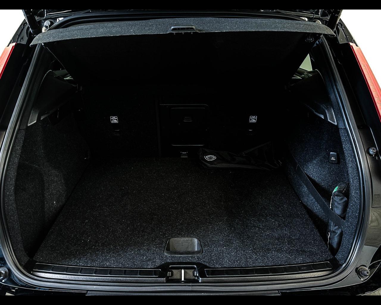 VOLVO - XC40 T3 Momentum Pro