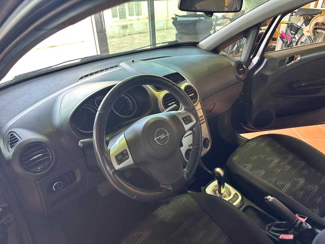 Opel Corsa 1.2 5 porte Cosmo cambio automatico