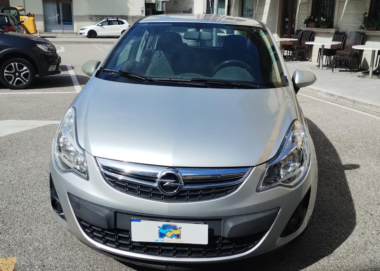 Opel Corsa 1.2 5 porte Club NEOPATENTATI