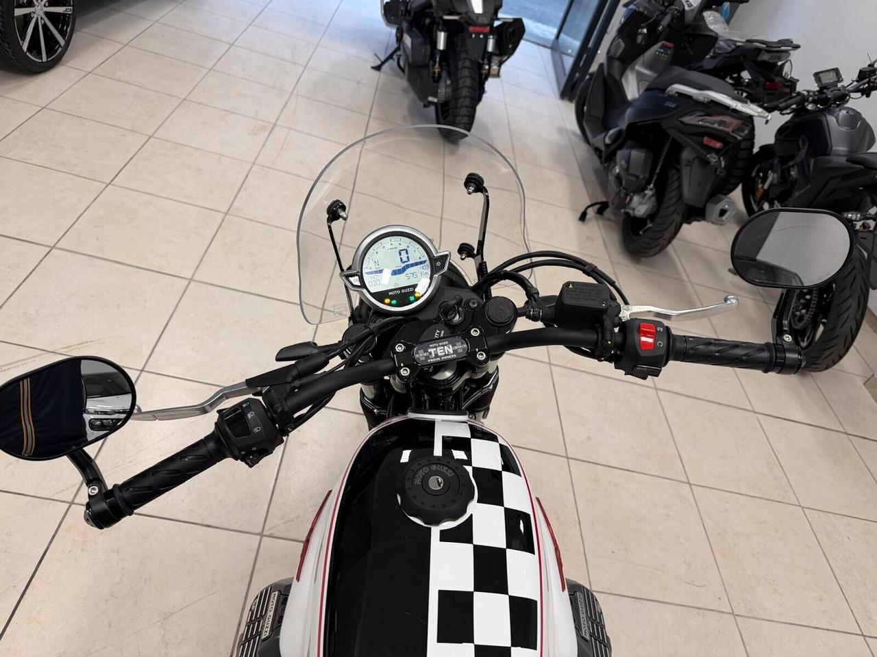 Moto Guzzi V7 STONE TEN