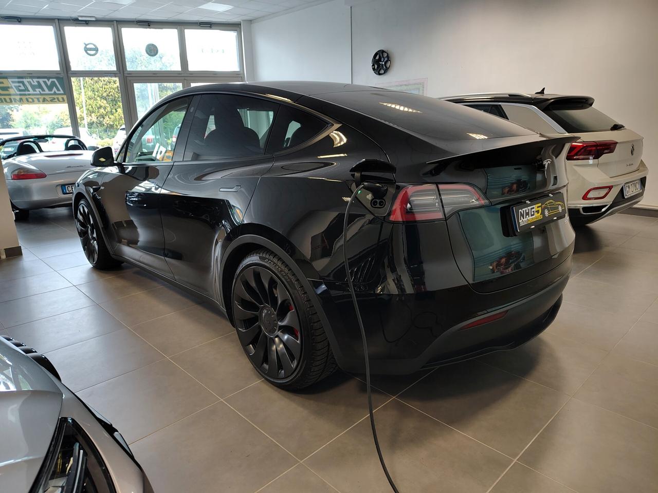 Tesla Model Y AWD Performance