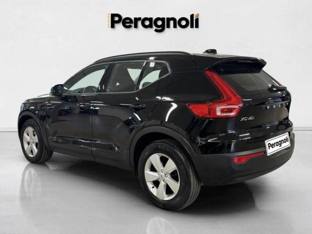 VOLVO XC40 T2 MOMENTUM CORE AUTOMATICA