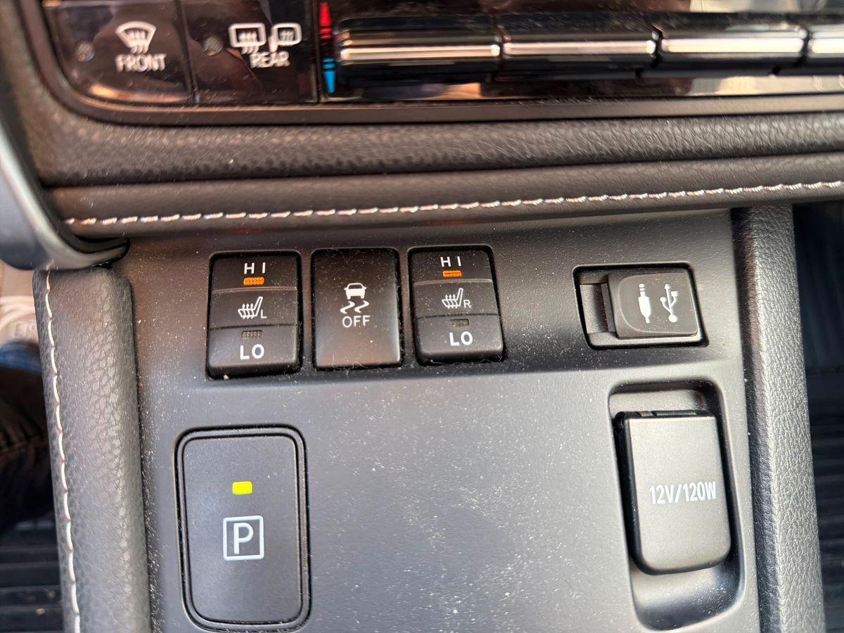 TOYOTA Auris Touring Sports 1.8h Lounge cvt
