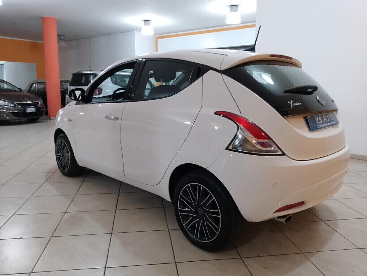 Lancia Ypsilon 1.0 FireFly 5 porte S&S Hybrid Ecochic Gold