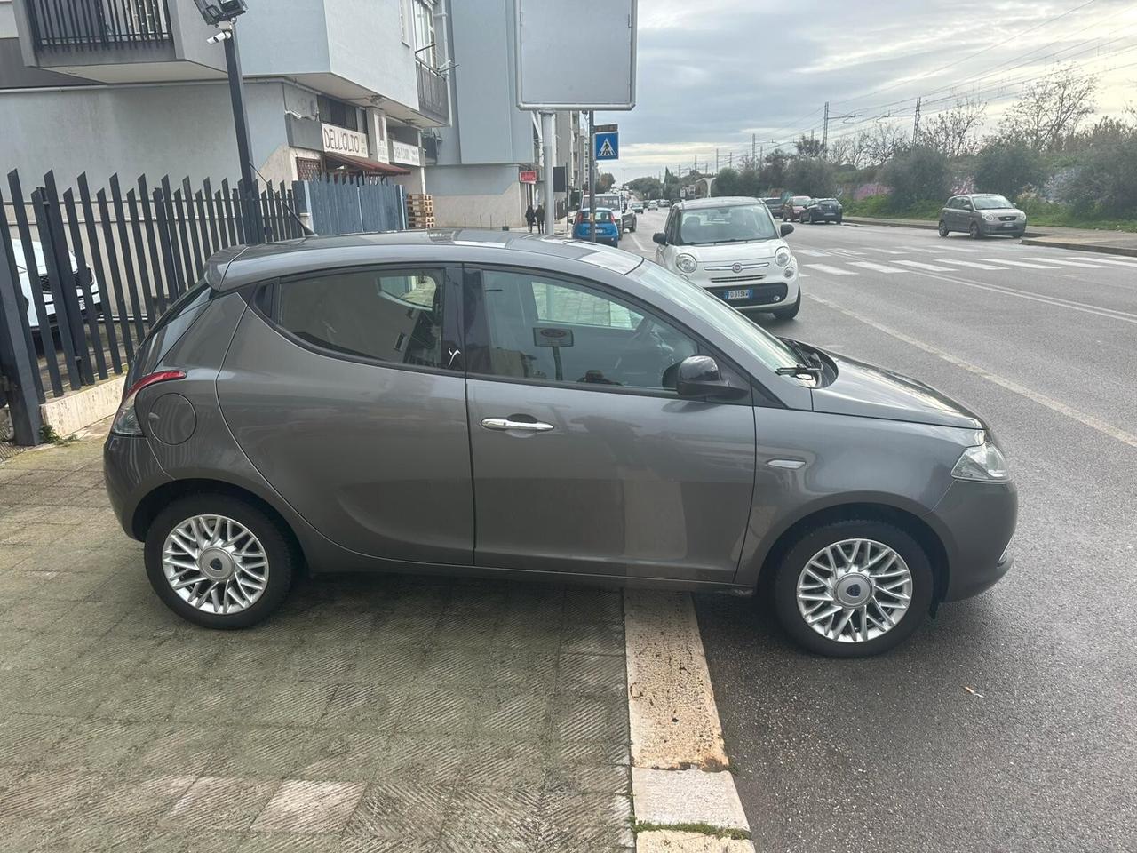 Lancia Ypsilon 1.2 69 CV 5 porte Elle
