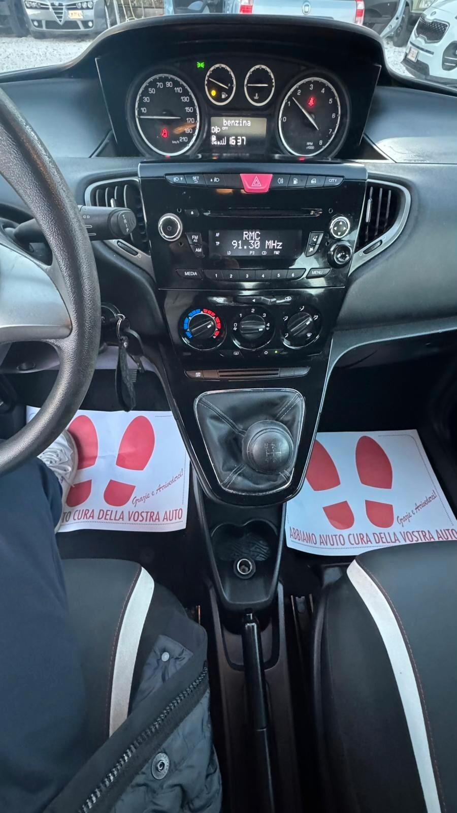 Lancia Ypsilon 0.9 TwinAir 85 CV 5 porte S&S Gold