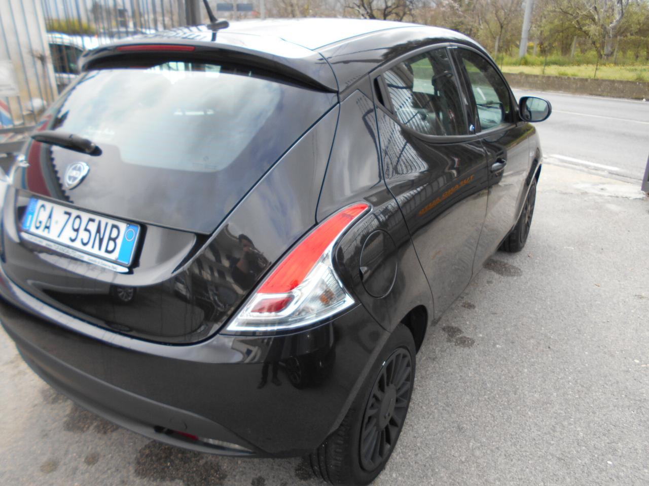 Lancia Ypsilon 1.2 69 CV 5 porte GPL Ecochic Elefantino Blu