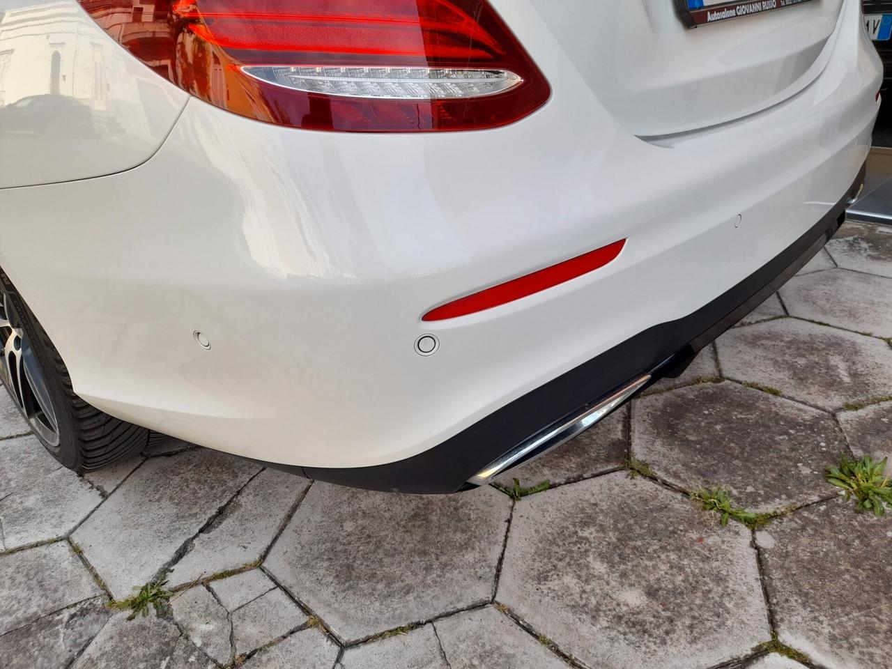 MERCEDES E 220 D AMG LINE BERLINA