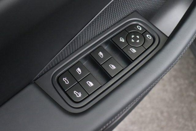 PORSCHE Macan Ev Bose Tetto Panoramico PASM
