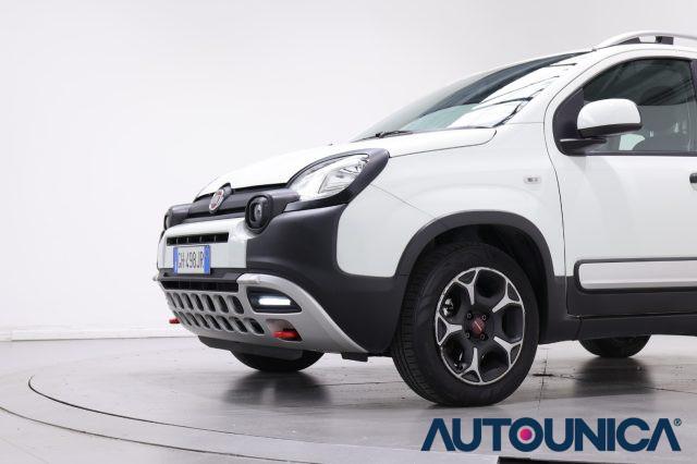FIAT Panda 1.0 FIREFLY S&S HYBRID CITY CROSS NEOPATENTATI
