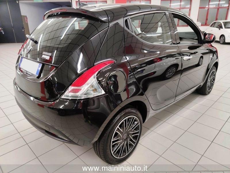 Lancia Ypsilon 1.0 70cv Hybrid 5P Silver Plus + Car Play