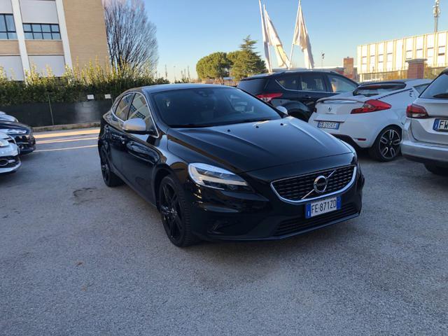 VOLVO V40 D2 R-design Momentum