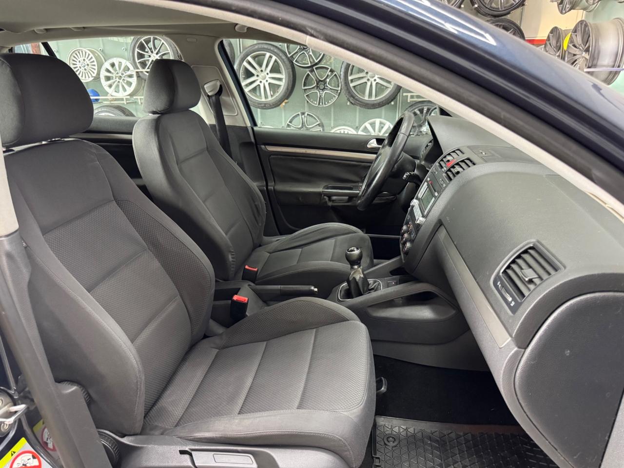 Volkswagen Golf 1.6 16V FSI 5Porte ADATTA NEOPATENTATI