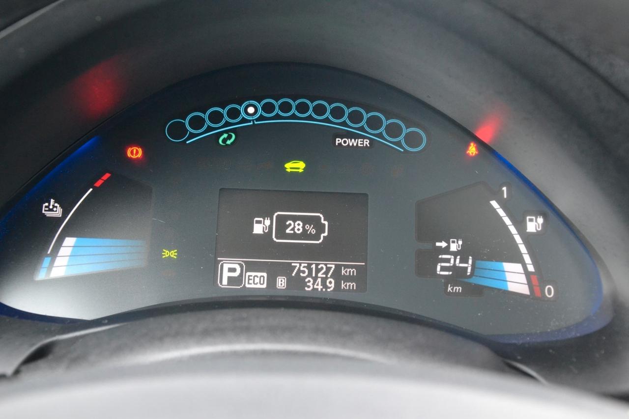 NISSAN LEAF VISIA 5P 24Kw