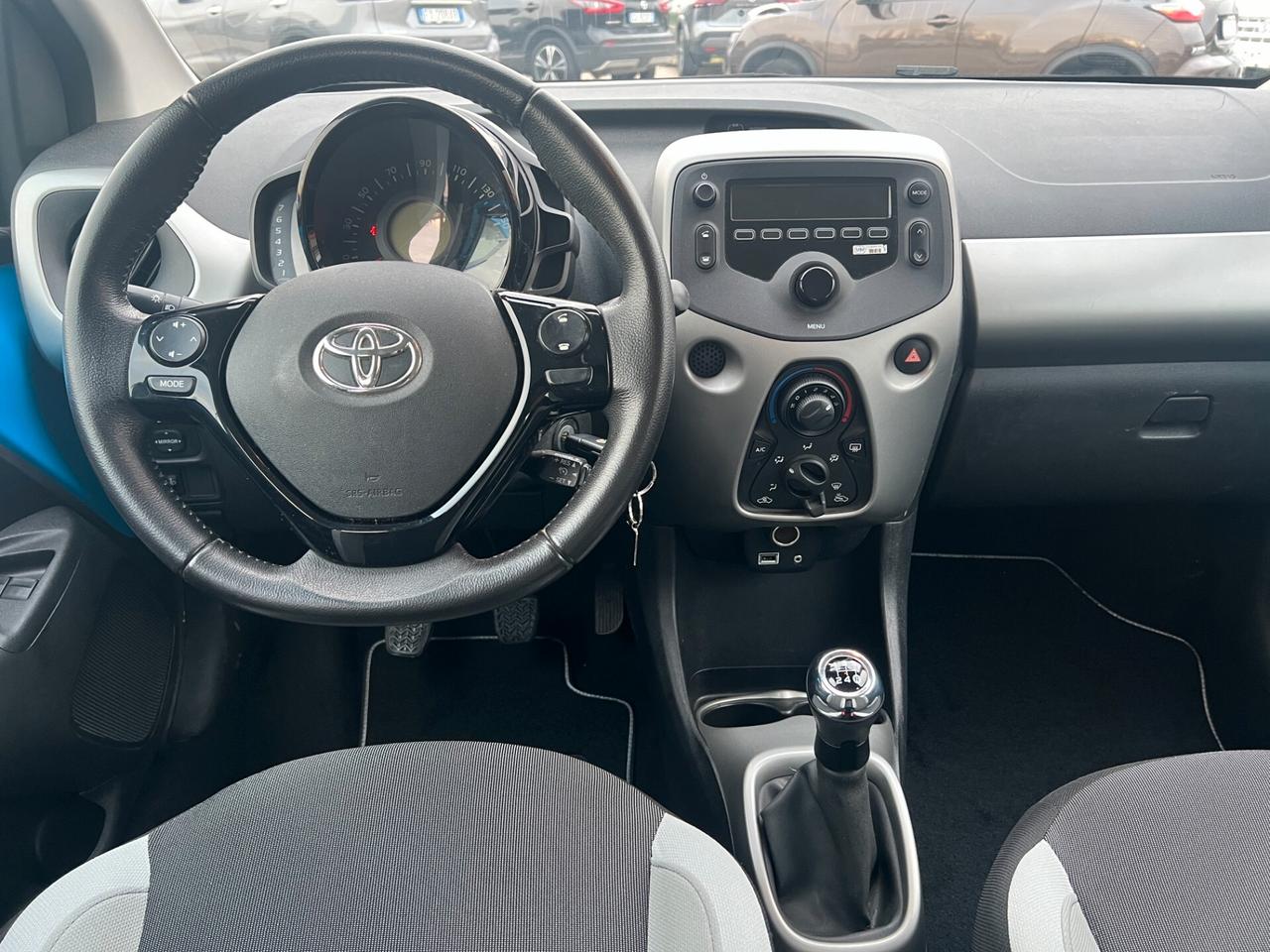 Toyota Aygo 1.0 VVT-i 69 CV 5 porte x-cool