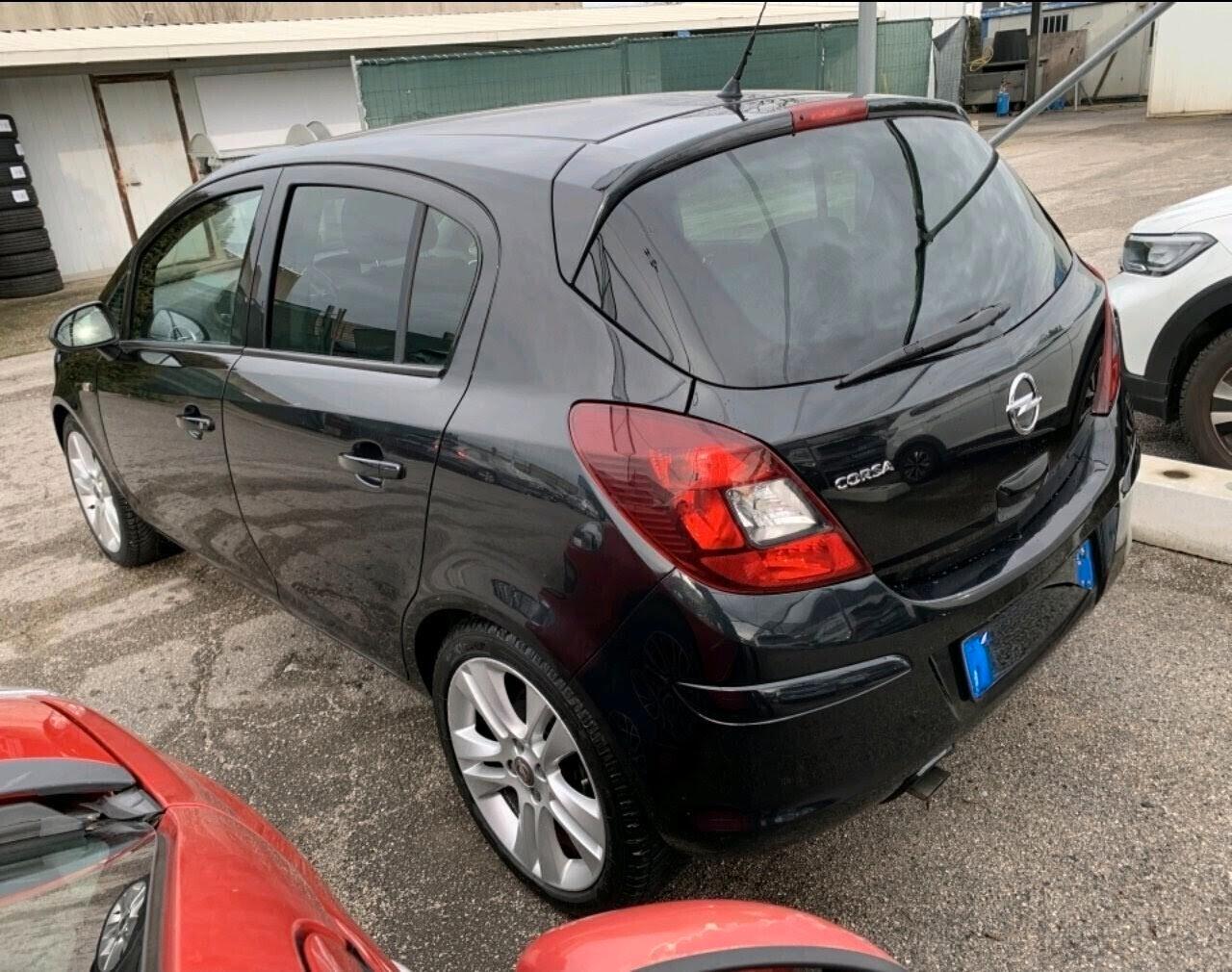 Opel Corsa 1.2 5 porte Sport