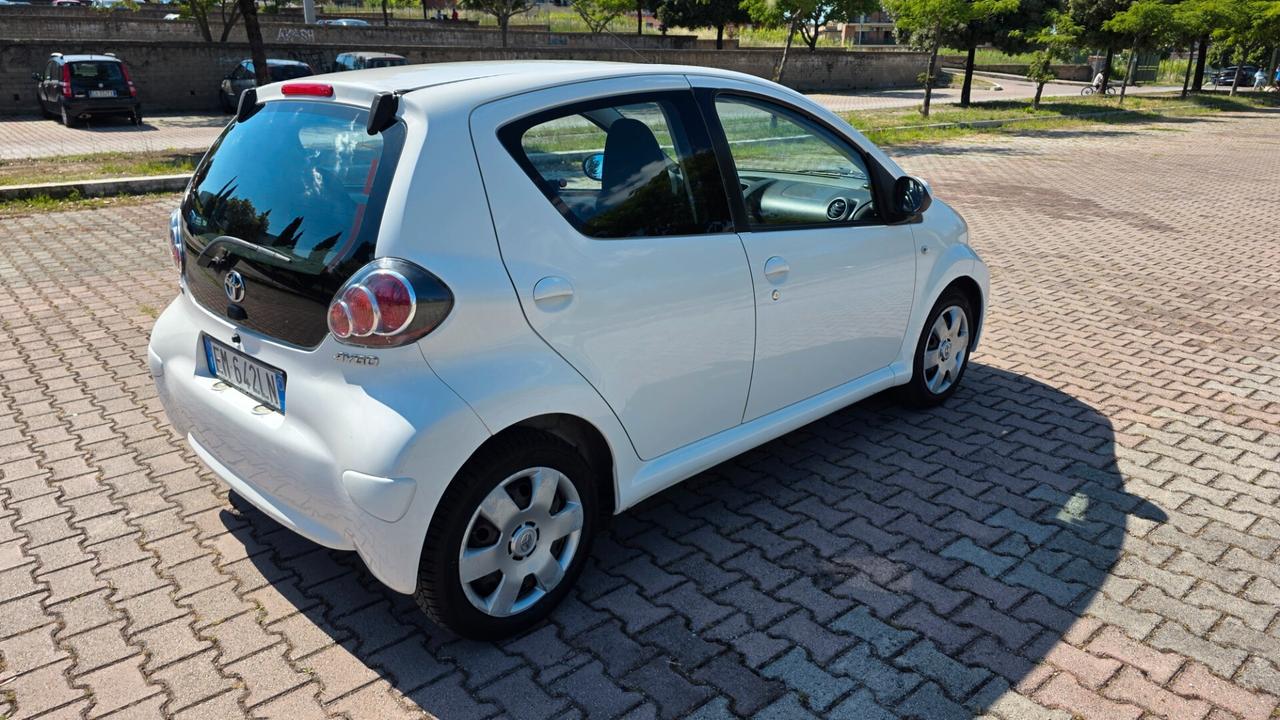 Toyota Aygo 1.0 12V VVT-i 5 porte Lounge Connect MMT