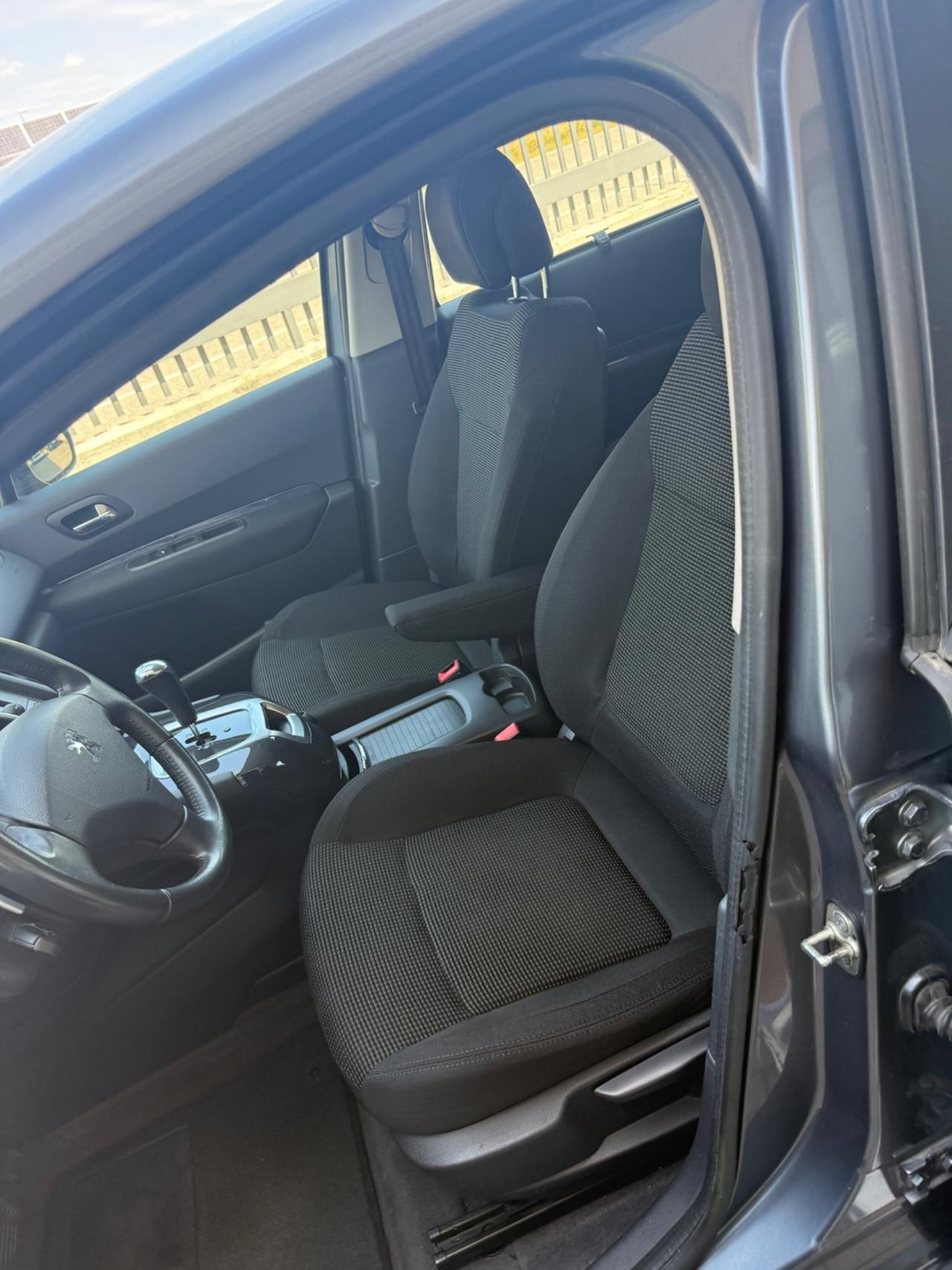 Peugeot 5008 1.6 e-HDi 112CV Stop&Start cambio robotizzato Féline