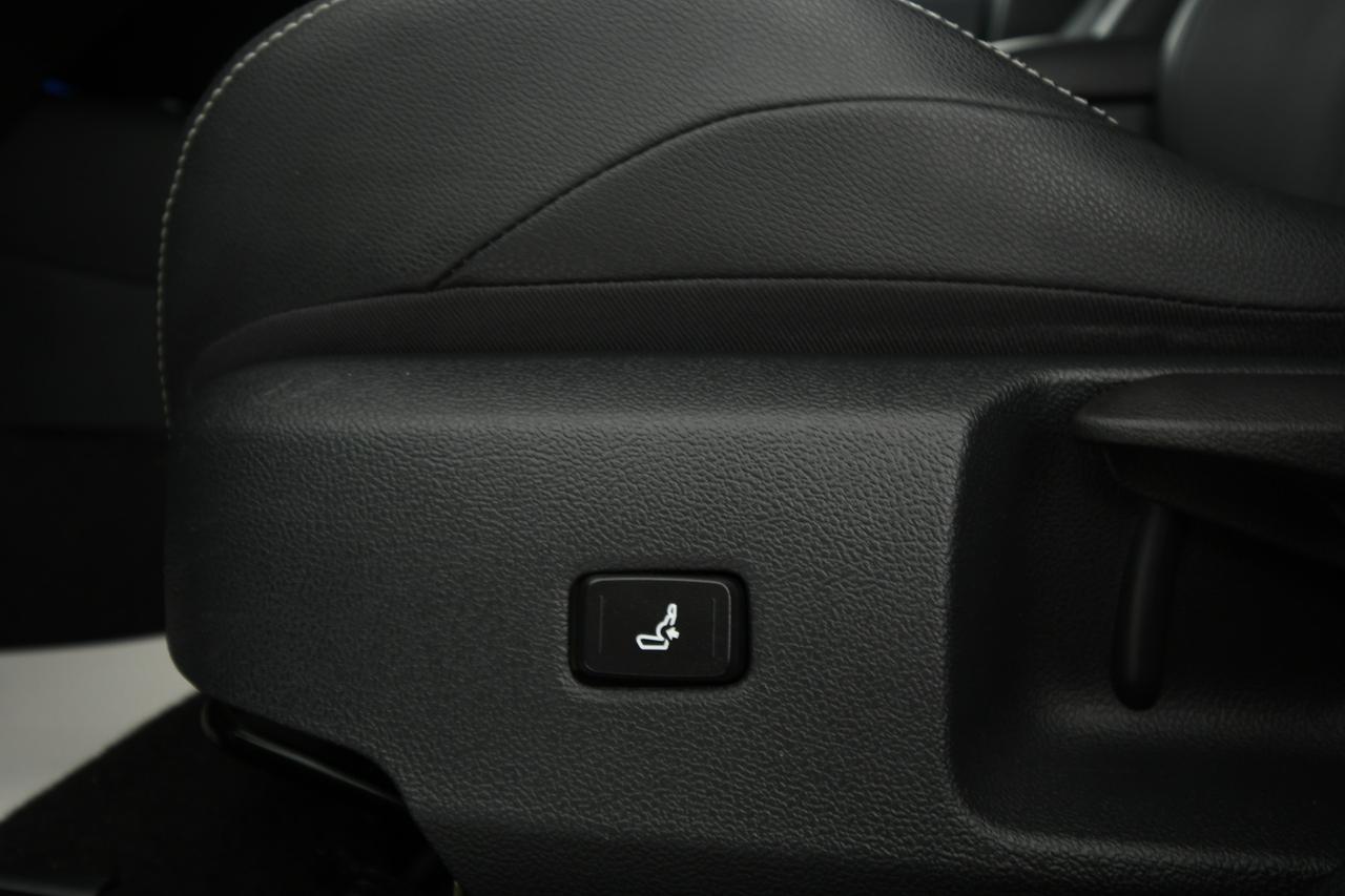 TOYOTA Corolla 2.0h Style cvt CAMERA+ACC+LED+C17"
