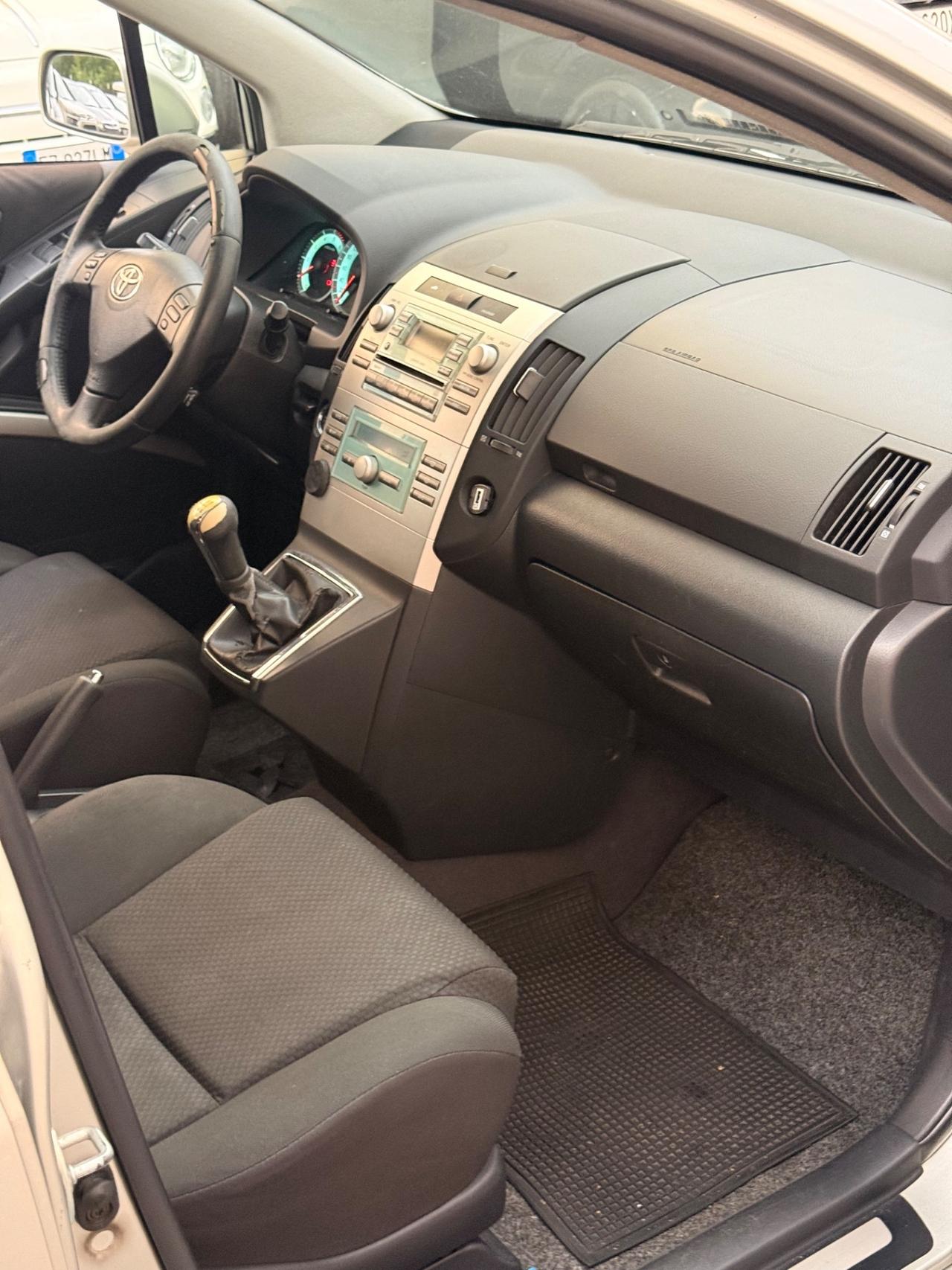 Toyota Corolla Verso 2.2 16V D-4D Sol