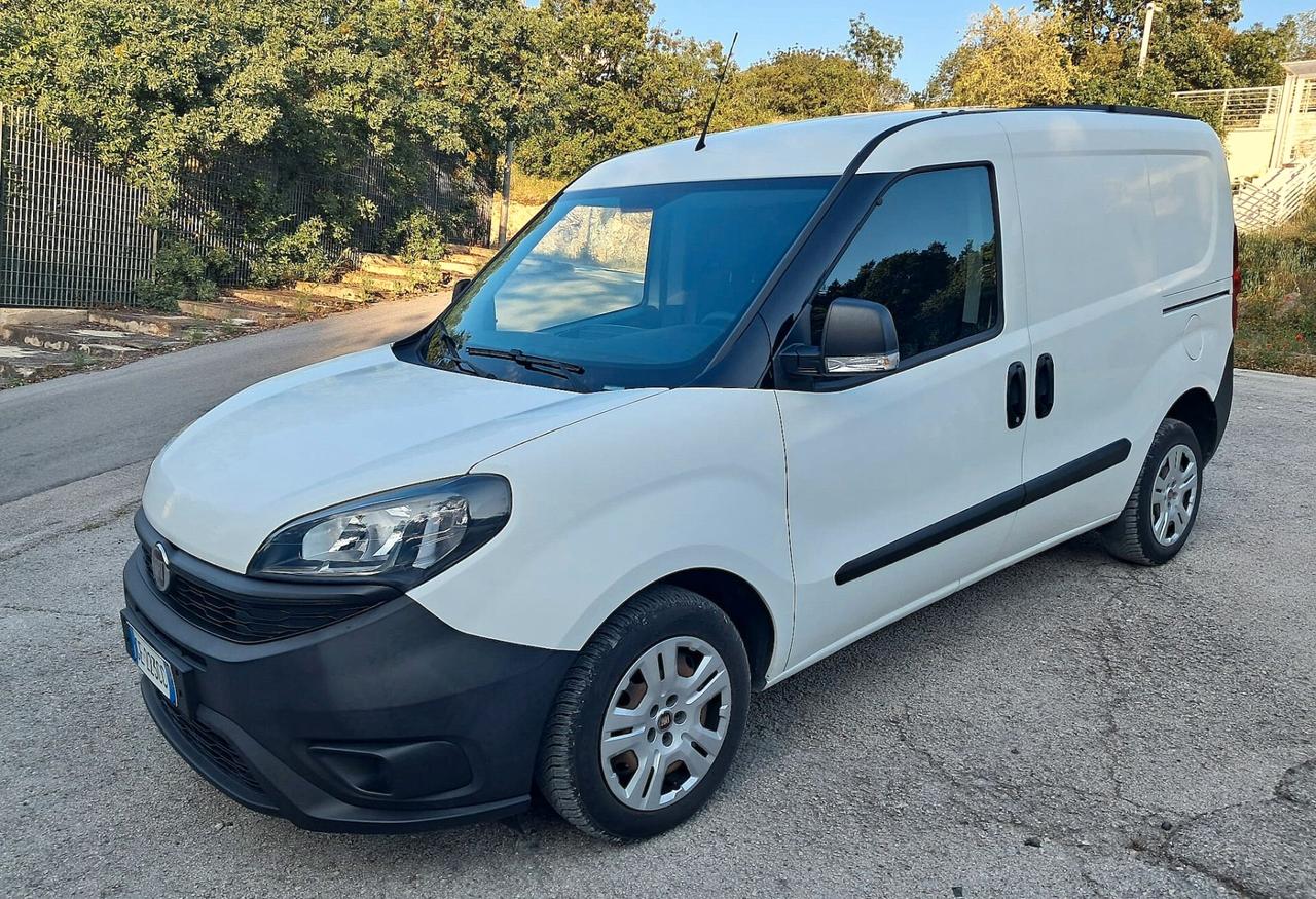 Fiat Doblo 1.6 MJT 105CV S&S PC-TN Cargo Lounge - 3 posti - Doppia porta laterale e voletto posteriore