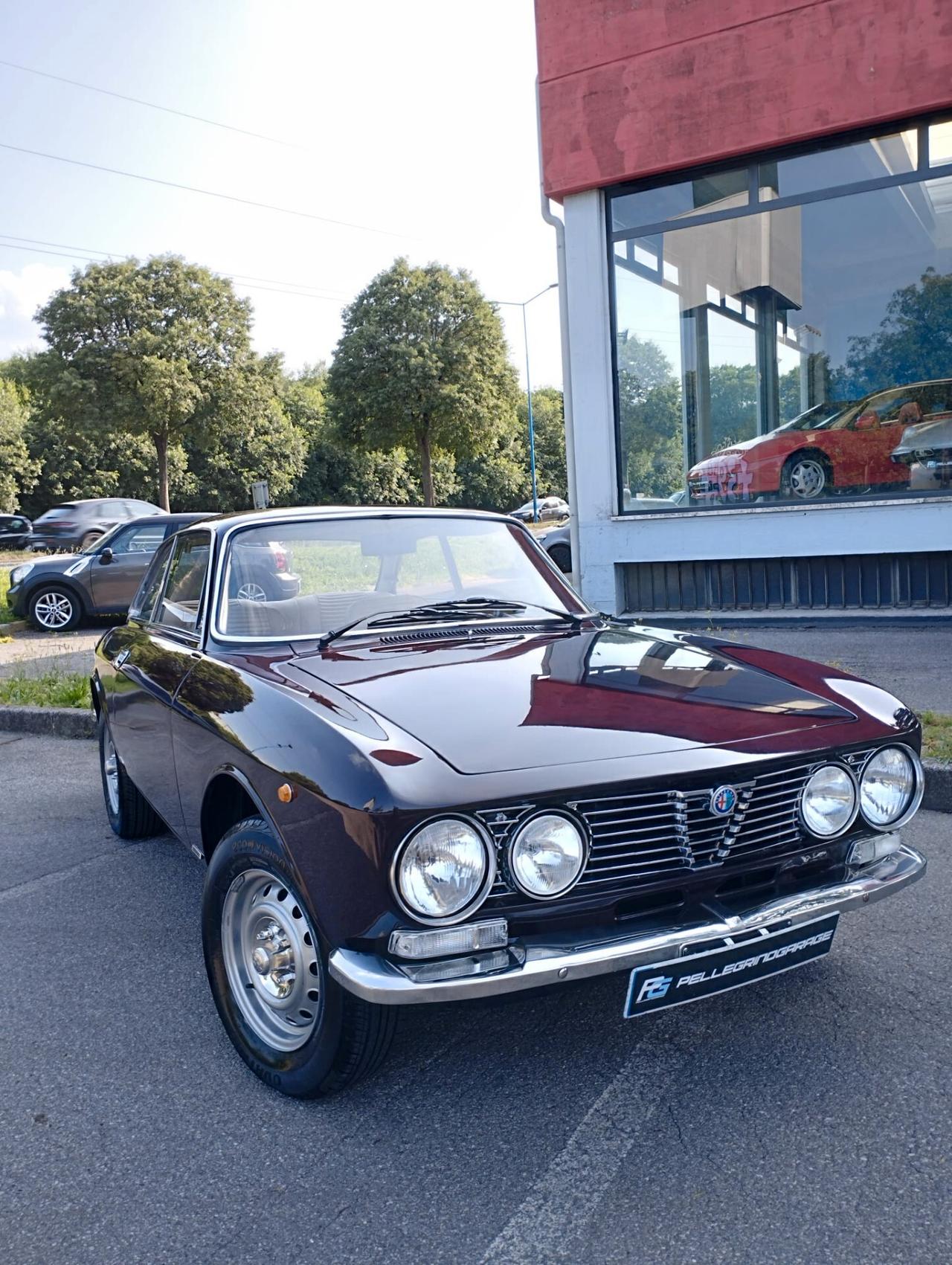 Alfa Romeo GT 1300 Unificata