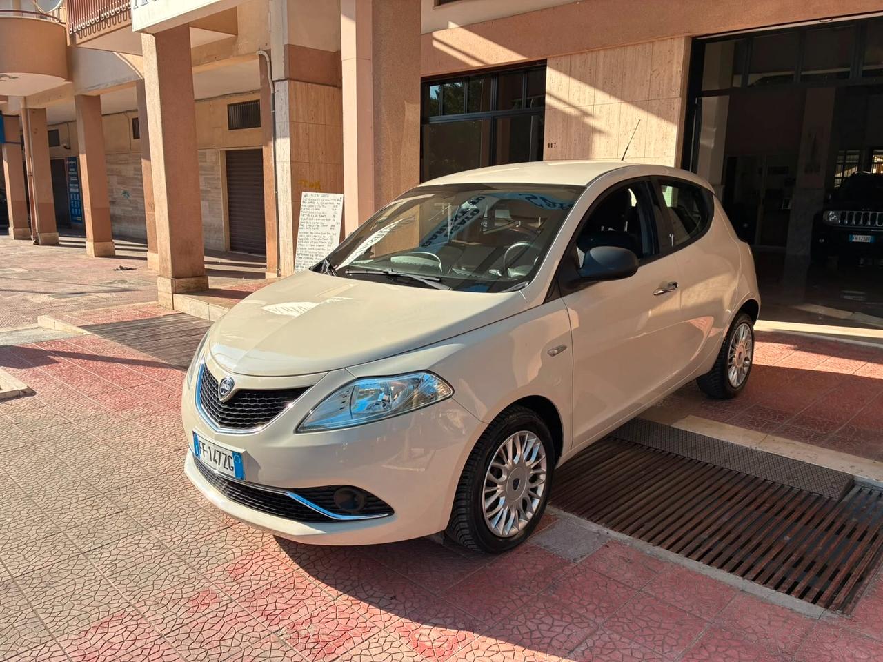 Lancia Ypsilon 1.2 69 CV 5 porte Silver