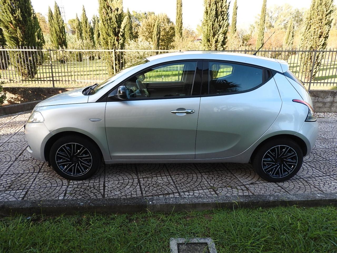 Lancia Ypsilon 1.2 69 CV 5 porte Gold NEOPATENTATI