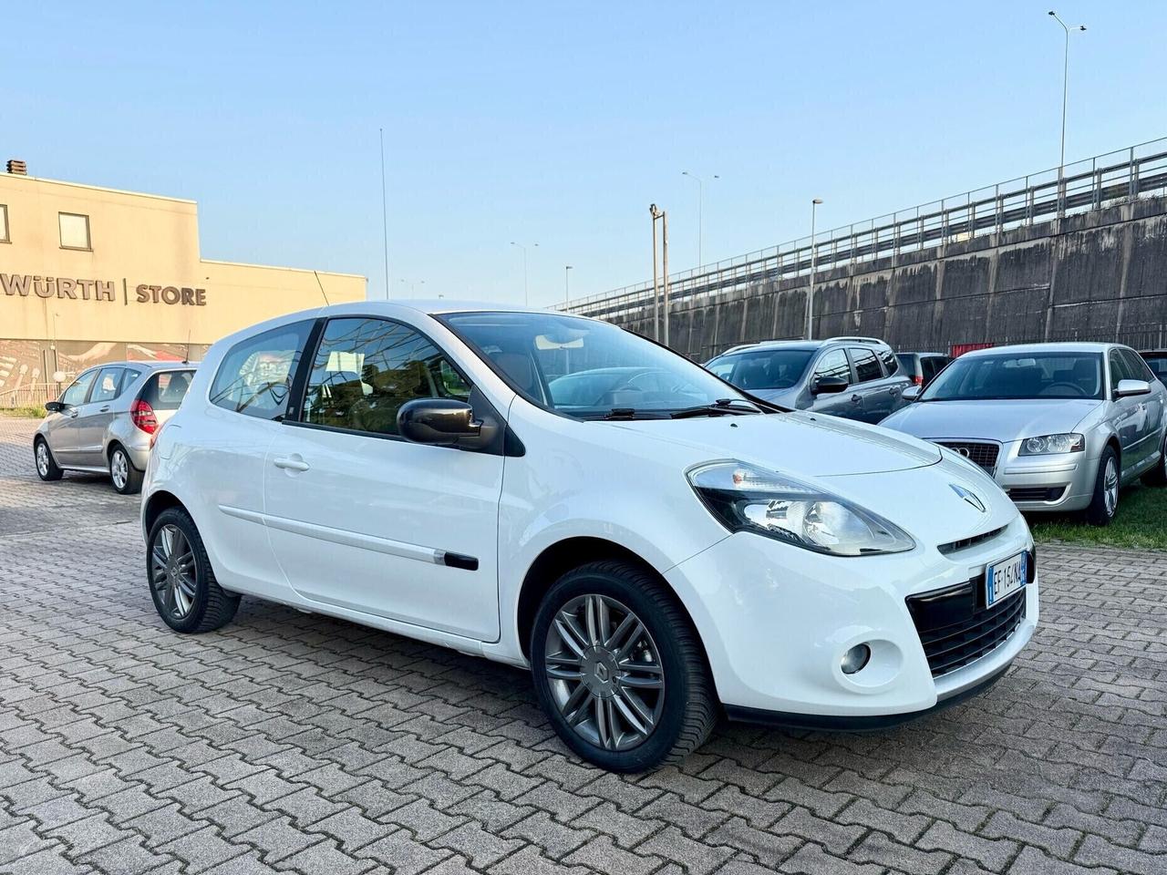 Renault Clio 1.6 16V 3 porte AUTOMATICA OK NEOPATENTATI