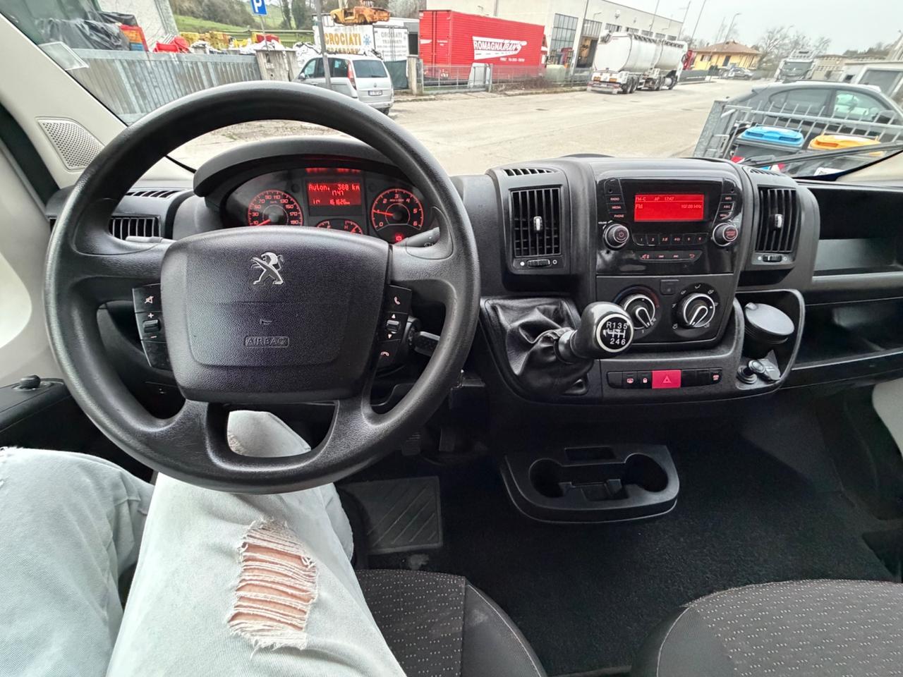 Peugeot Boxer 35 2.2 BlueHDi 140 S&S PL Cabinato