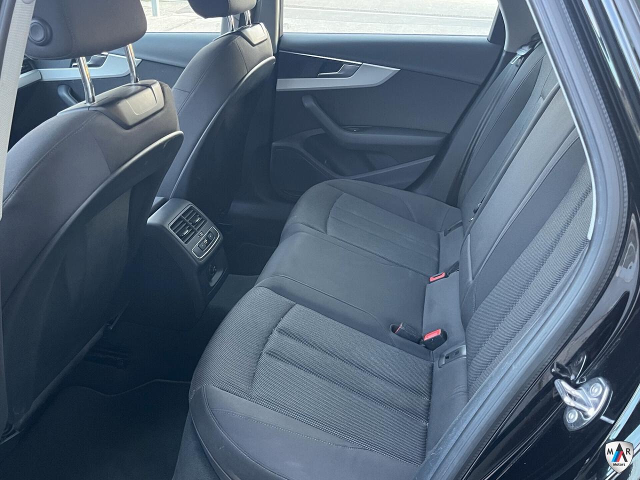 Audi A4 Avant 30 TDI mhev S tronic Business Advanced