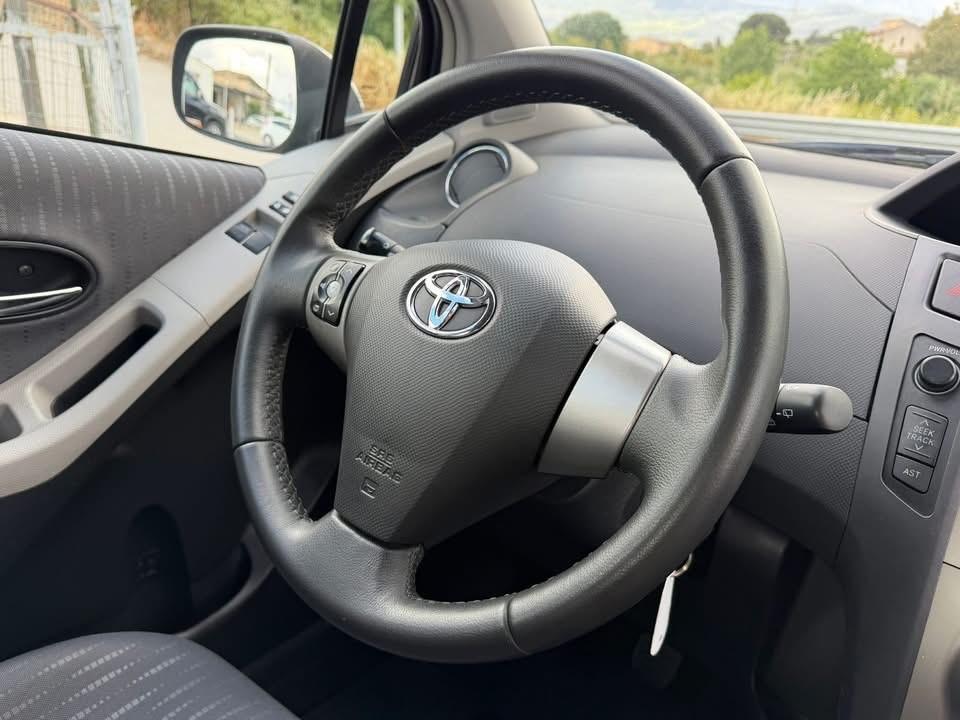 Toyota Yaris 1.4 D-4D 90 cv 5 porte Sol