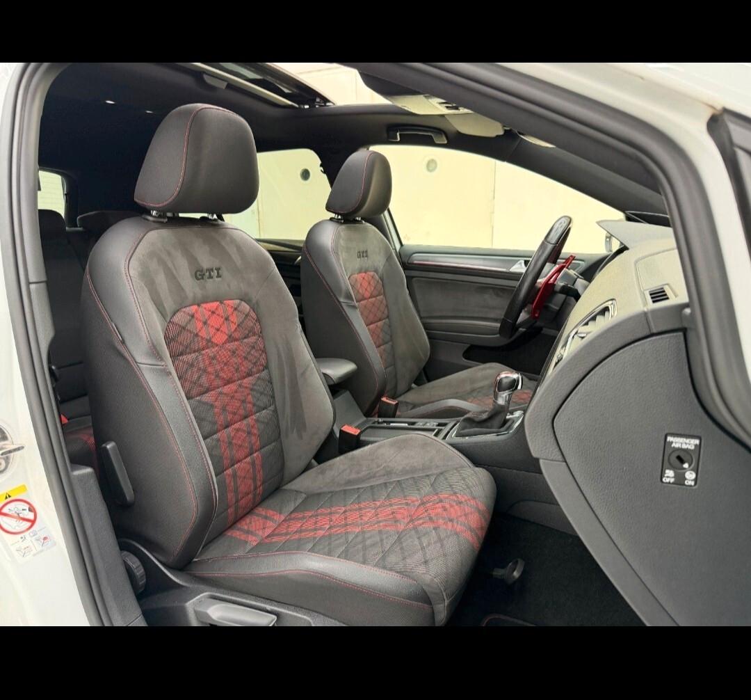 Volkswagen Golf GTI 2.0 TSI TCR DSG
