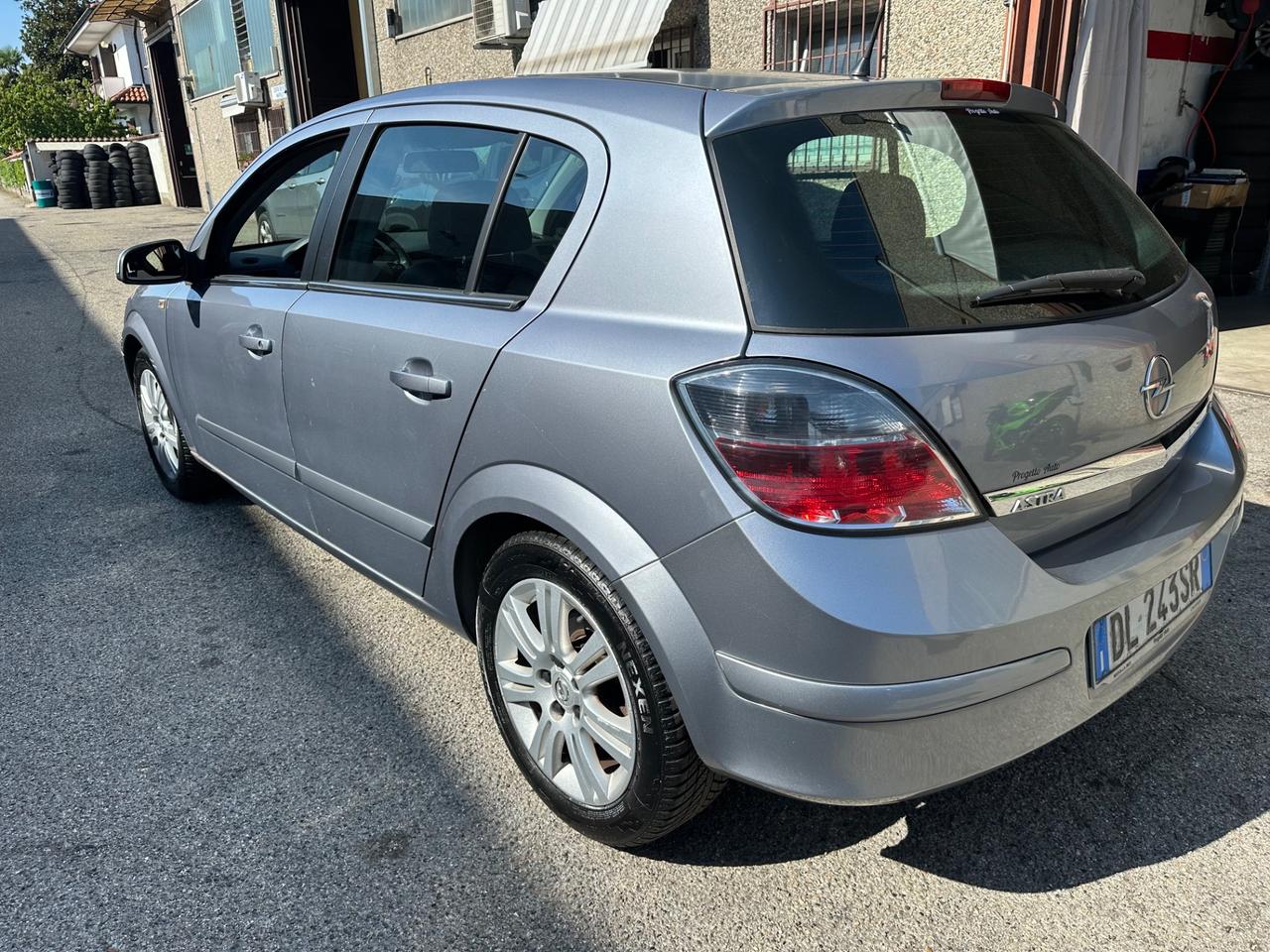 Opel Astra 1.6 16V VVT 5 porte Cosmo