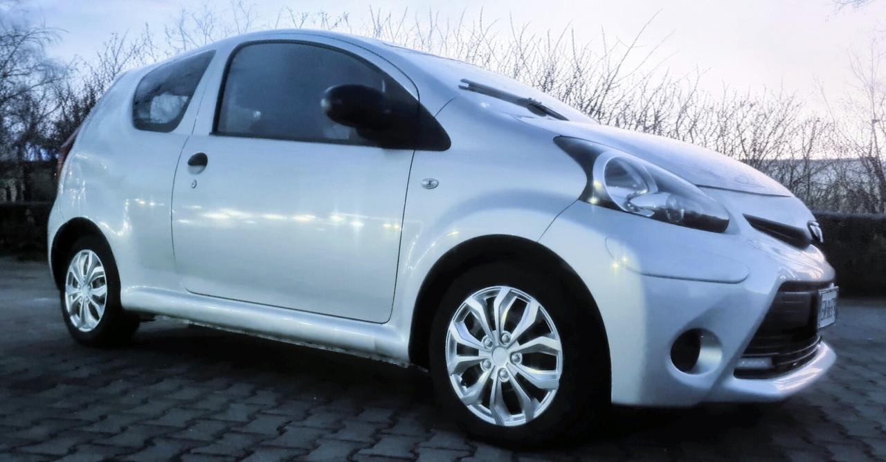 Toyota Aygo 1.0 (UNICOPROPRIETARIO)12V VVT-i 3 porte Now Connect