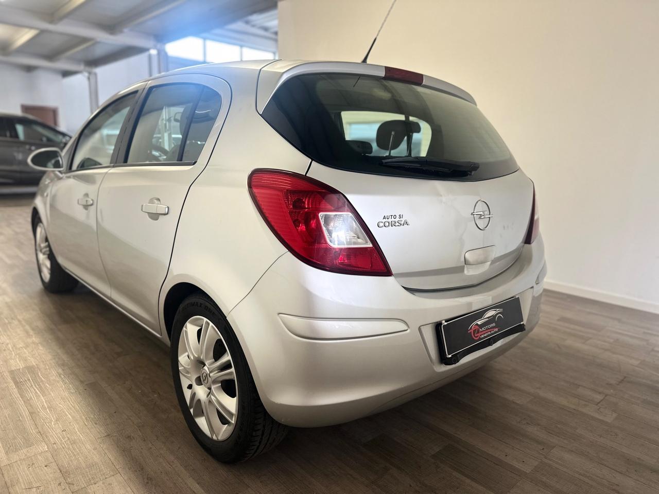 Opel Corsa 1.2 5 porte Cosmo NEOPATENTATI
