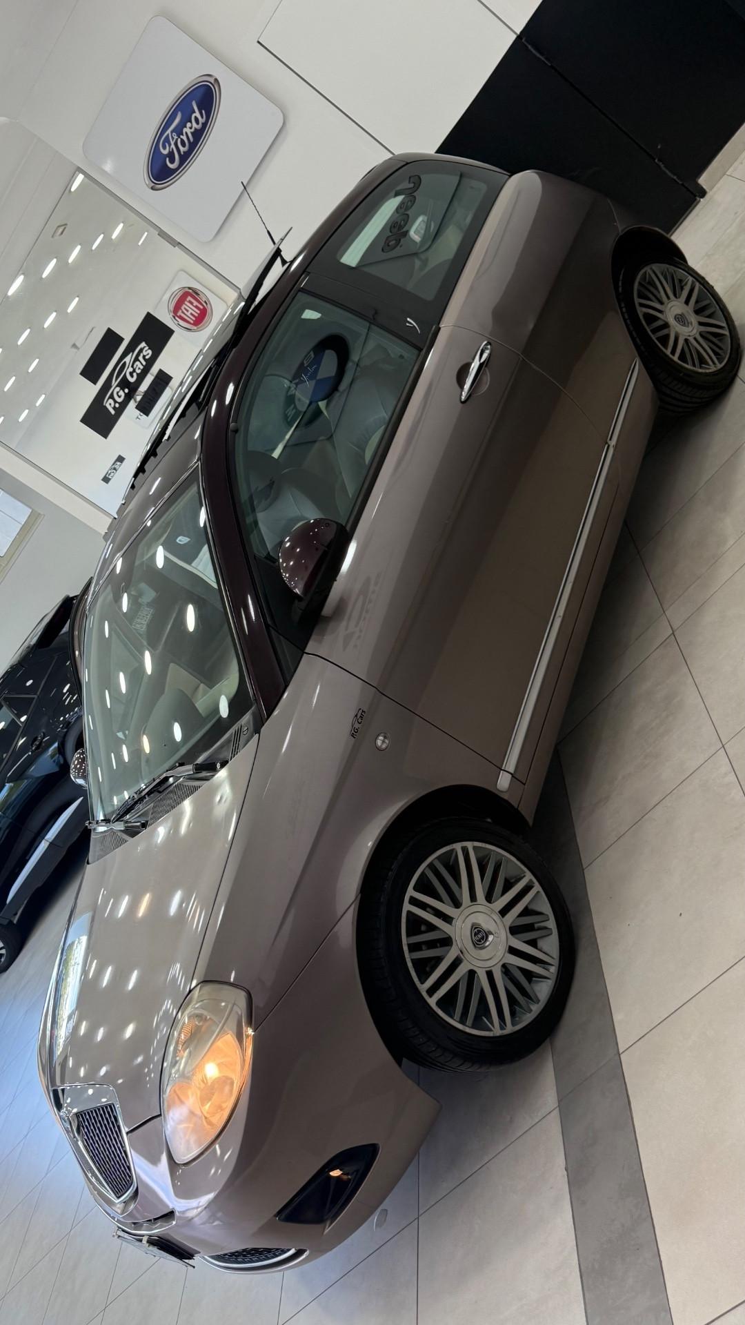 Lancia Ypsilon 1.3 MJT 75 CV Platino