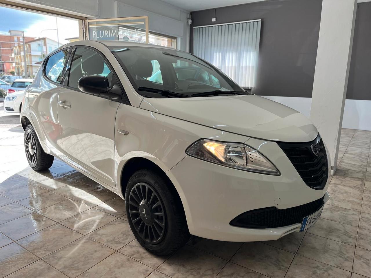 Lancia Ypsilon 0.9 TwinAir 85 CV 5 porte Metano Ecochic Elle