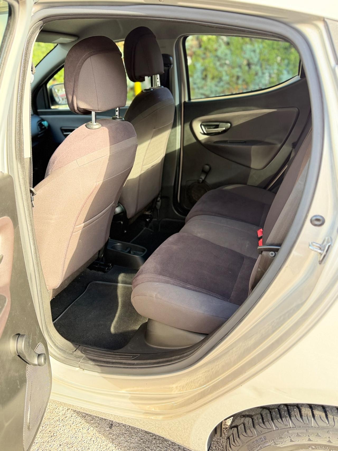 Lancia Ypsilon 900 neopatentati pronto uso garanzia