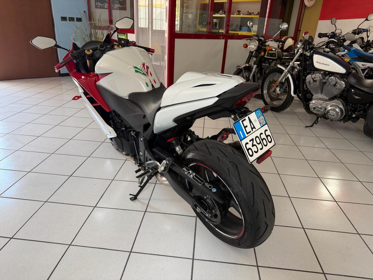 Honda CBR 600 F PERFETTA, GOMME OK, REVISIONATA, AKRAPOVIC