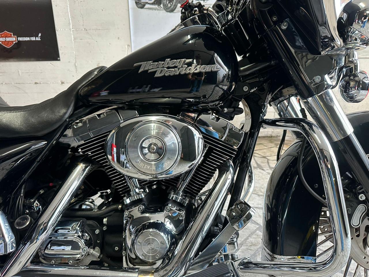 Harley-davidson FLHTC Electra Glide Classic