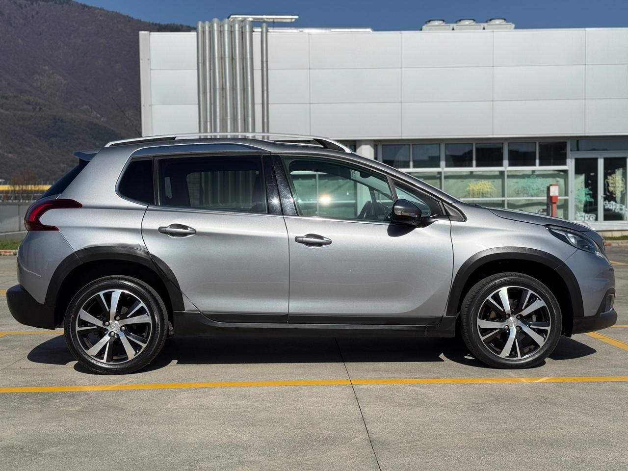 Peugeot 2008 1.2 Turbo Benzina 110 cv EURO 6B NEOPATENTATI